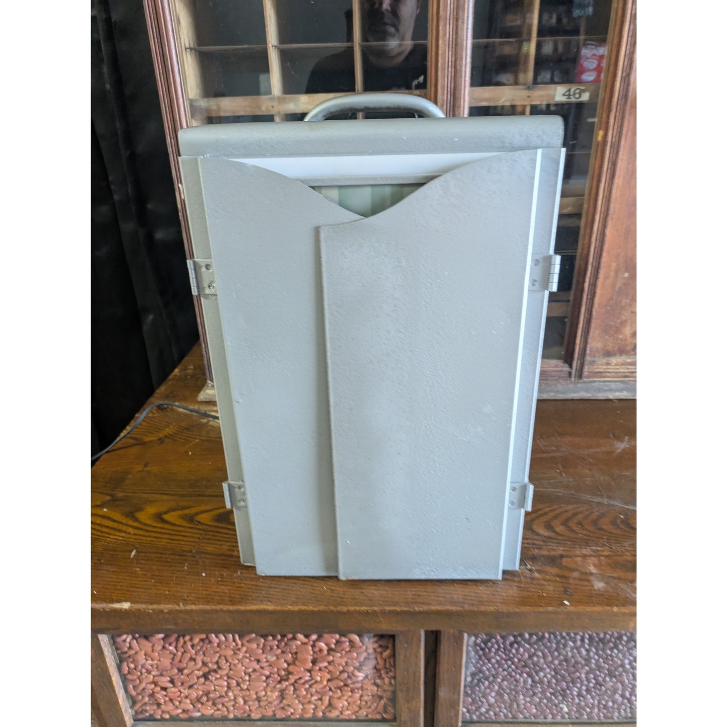 Antique Sales Minnesota Paint Varnish Light-up Color Display